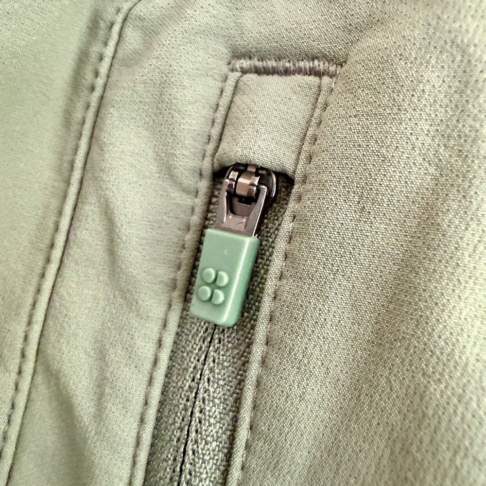 Sweaty Betty Summit Water Resistant Hiking Women’s Shorts Size XL in Sage Green - Picture 6 of 9